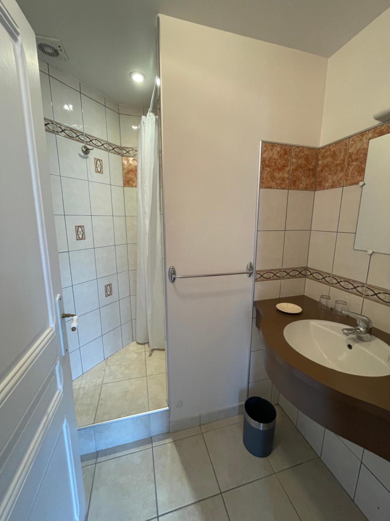 Le Conquerant - Chambres Meublees - Barfleur Esterno foto