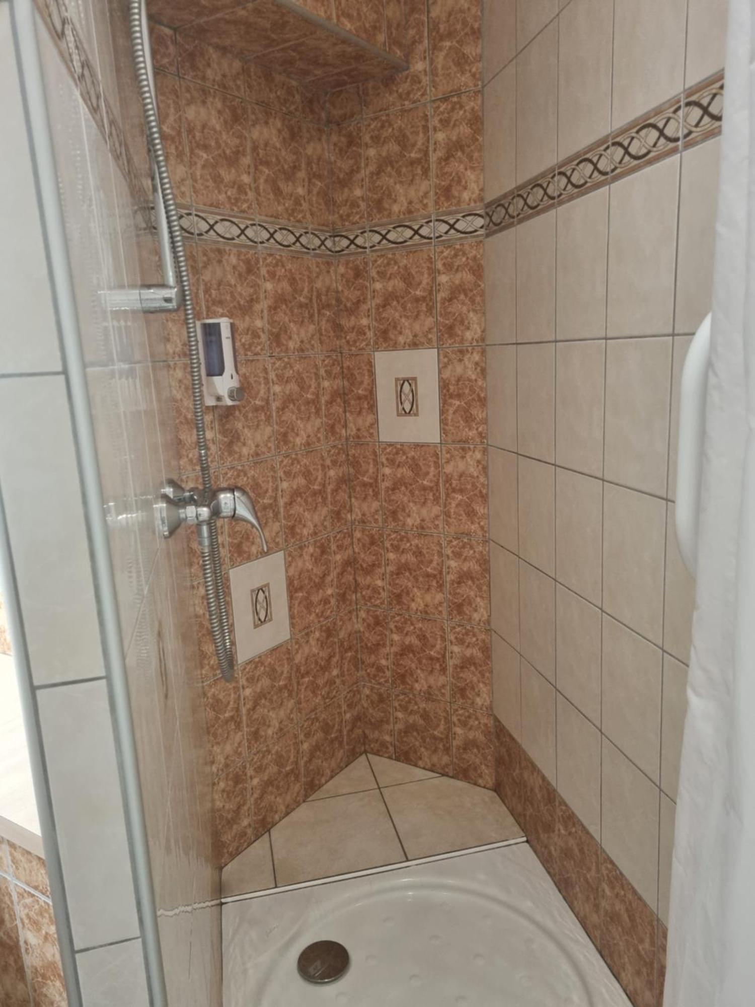 Le Conquerant - Chambres Meublees - Barfleur Esterno foto