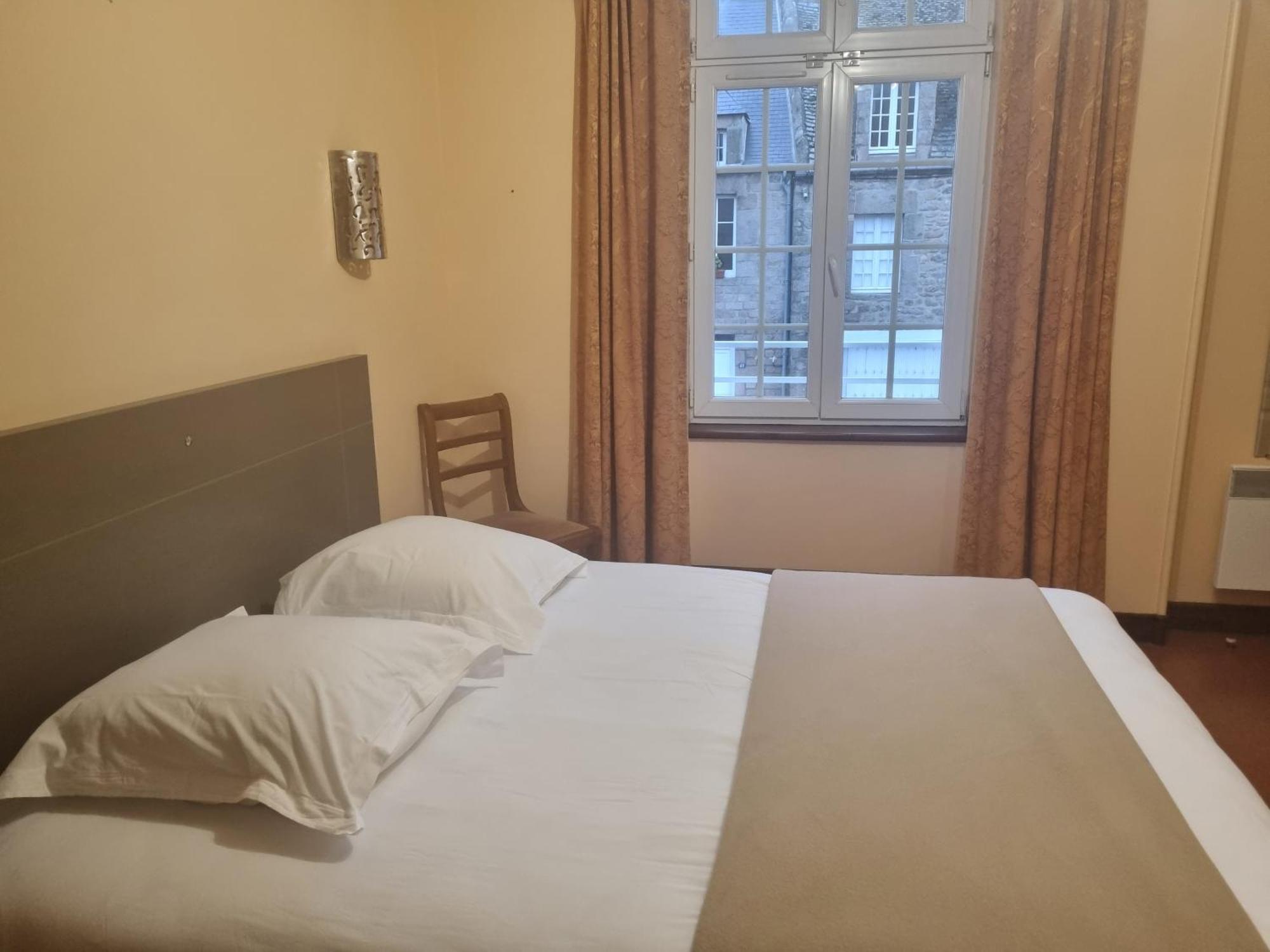 Le Conquerant - Chambres Meublees - Barfleur Esterno foto