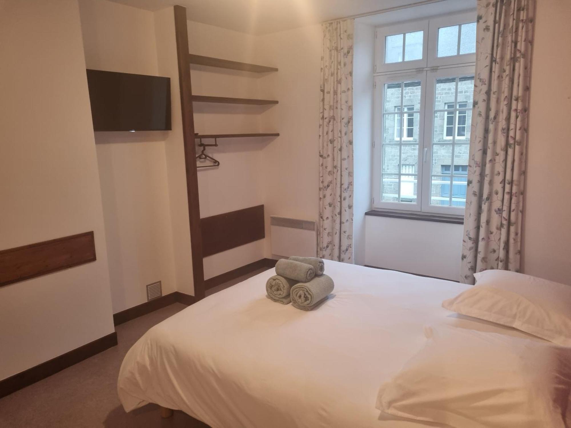 Le Conquerant - Chambres Meublees - Barfleur Esterno foto