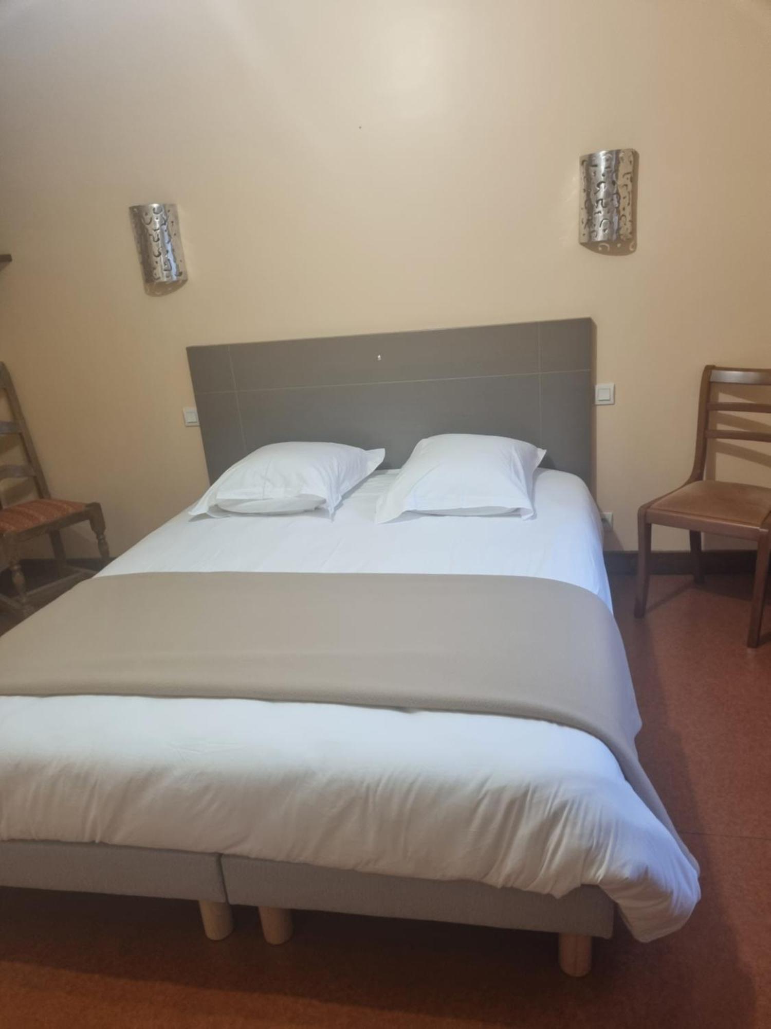 Le Conquerant - Chambres Meublees - Barfleur Esterno foto