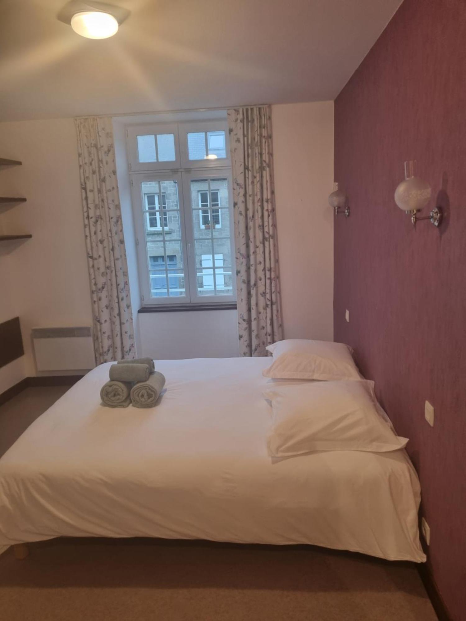 Le Conquerant - Chambres Meublees - Barfleur Esterno foto