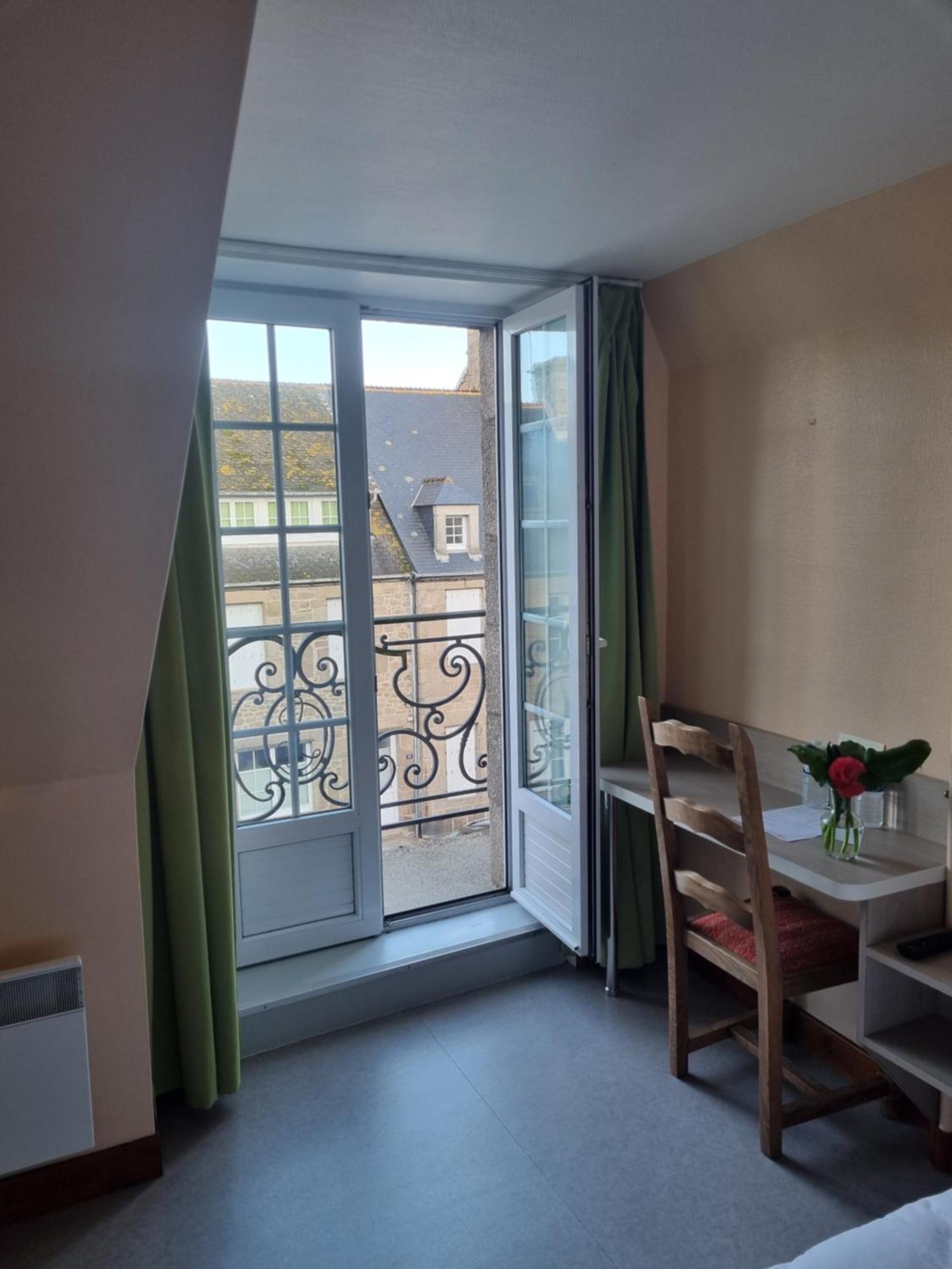 Le Conquerant - Chambres Meublees - Barfleur Esterno foto